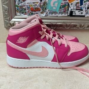 pink jordan’s only worn once women’s size 8